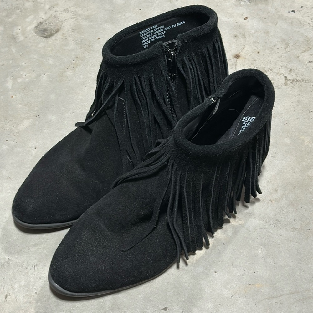 Steve Madden fringe booties / Size 7.5 /‎ Ww-23